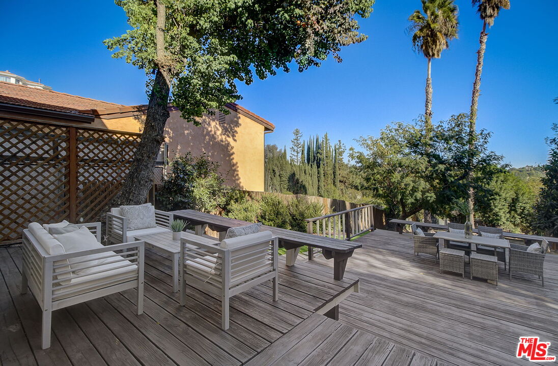 4990 Llano Dr