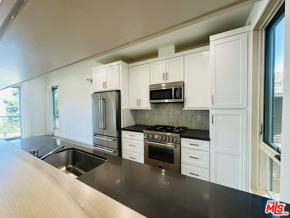 1041 N Spaulding Ave Unit: 201