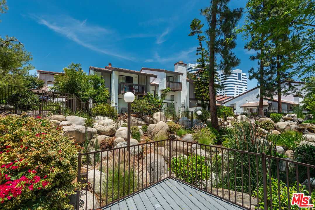6265 Canoga Ave Unit: 38