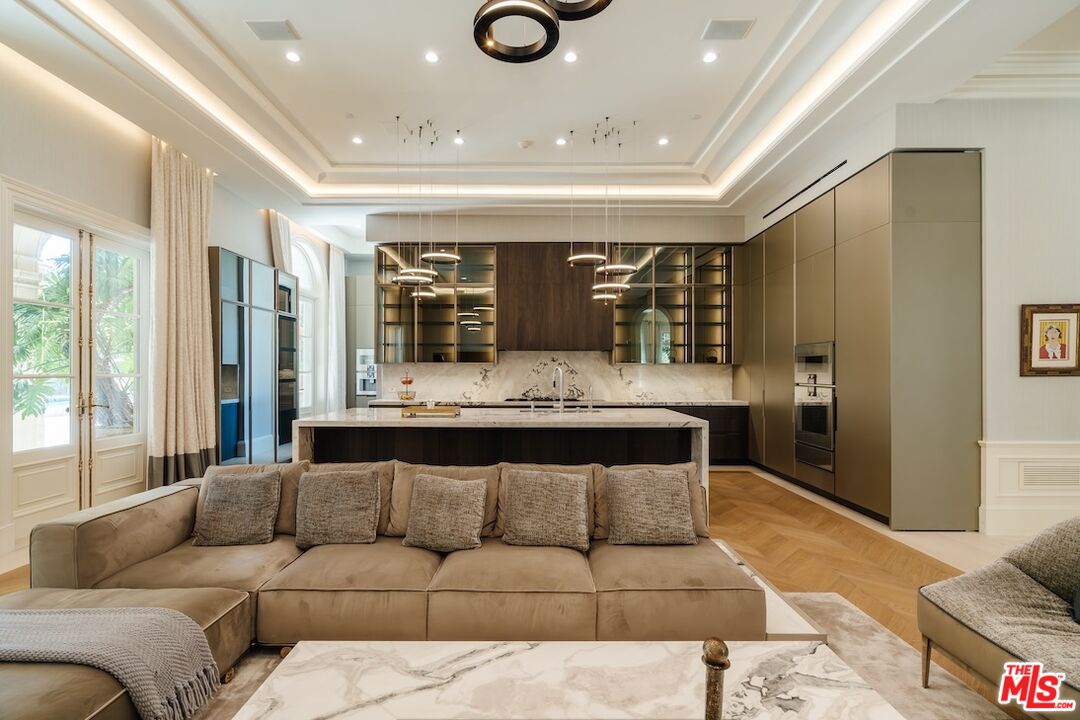 75 Beverly Park Ln