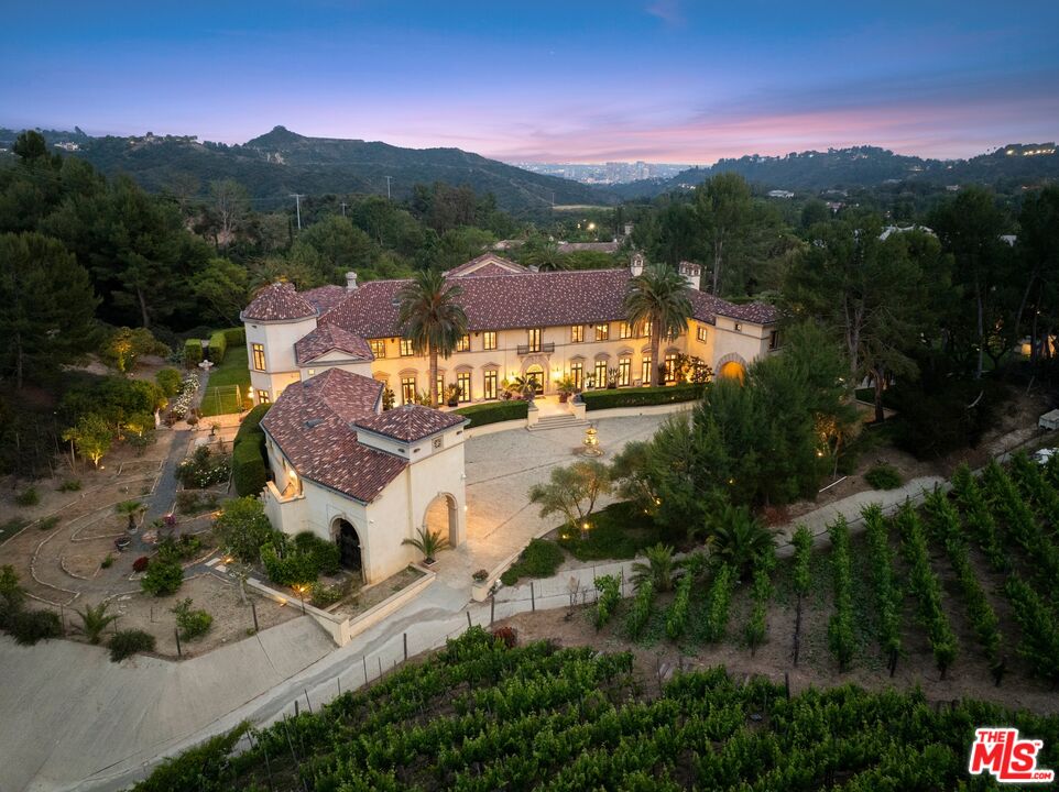 75 Beverly Park Ln