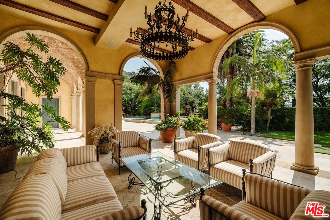75 Beverly Park Ln