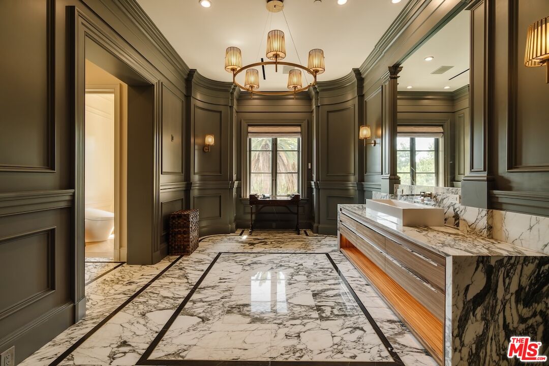 75 Beverly Park Ln