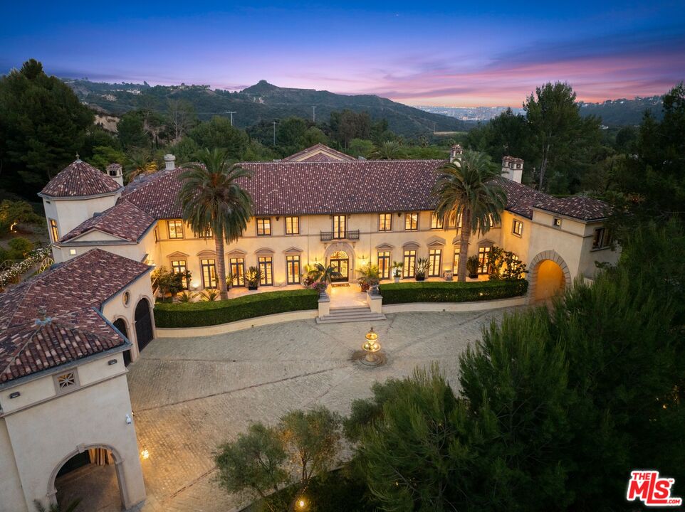 75 Beverly Park Ln
