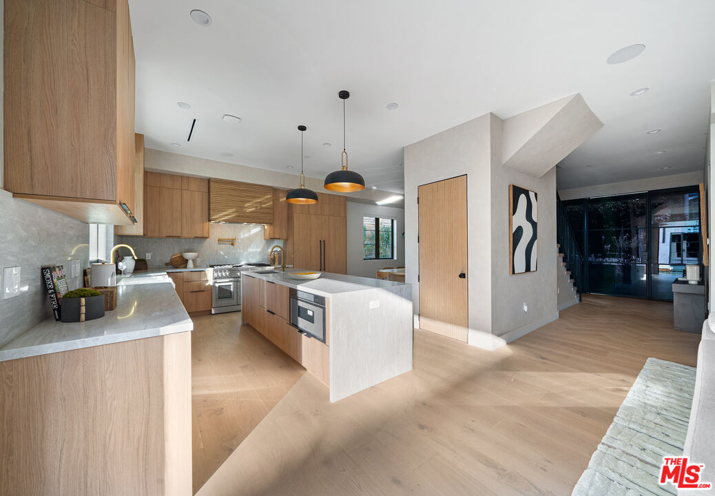 1717 Courtney Ave