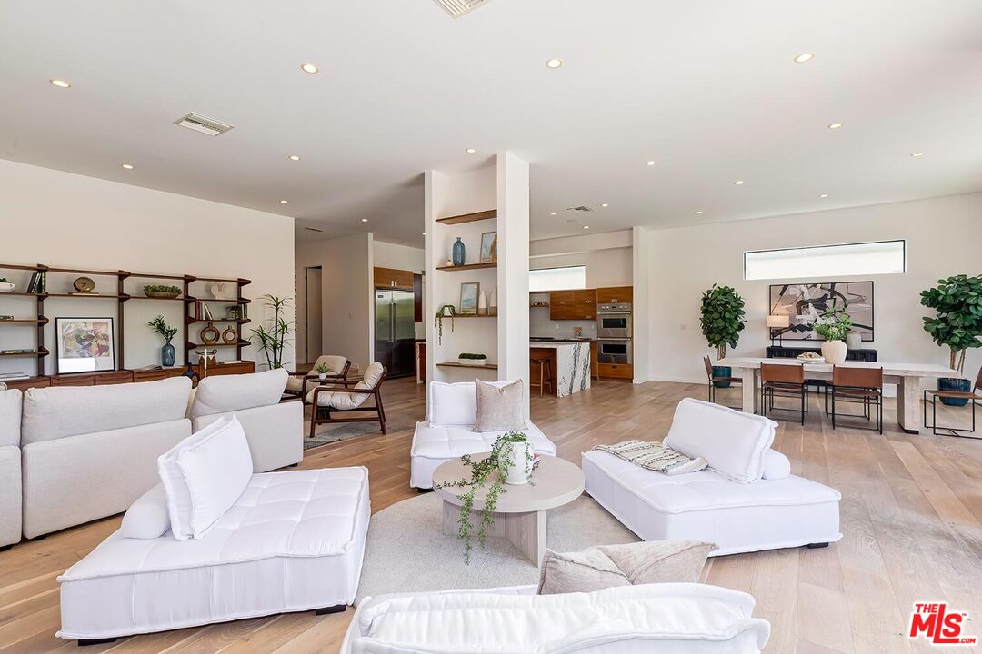 3571 Colonial Ave