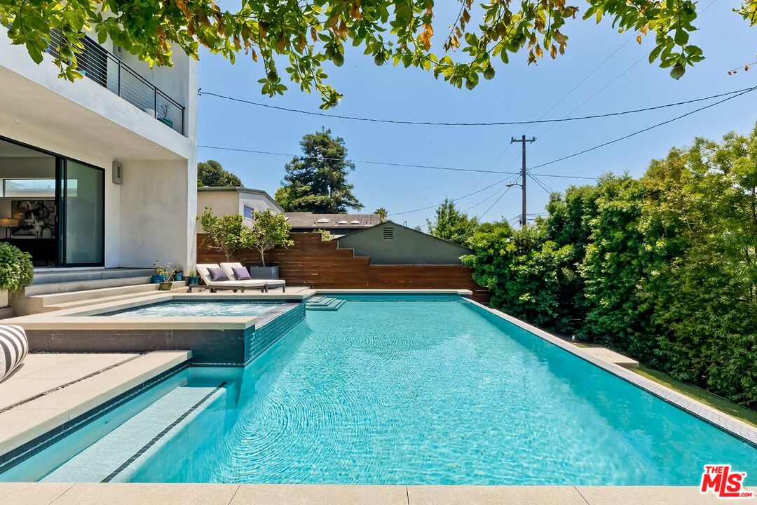 3571 Colonial Ave