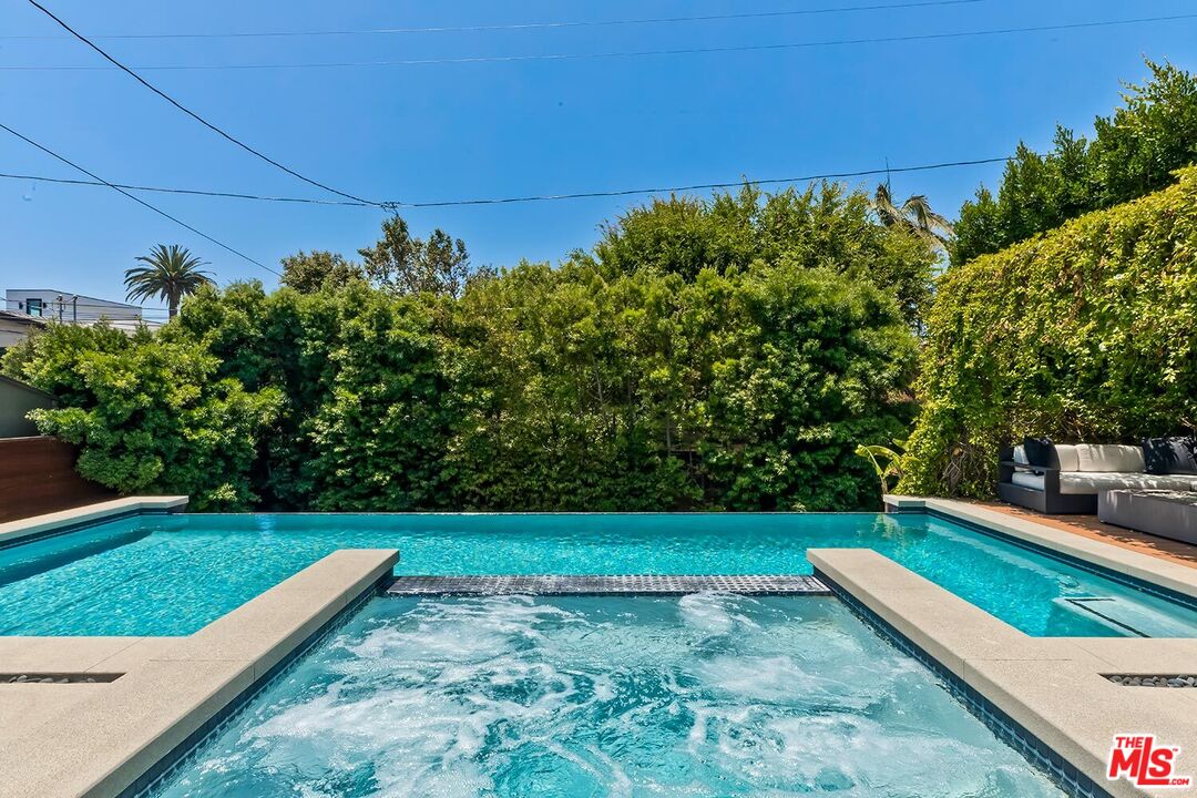 3571 Colonial Ave