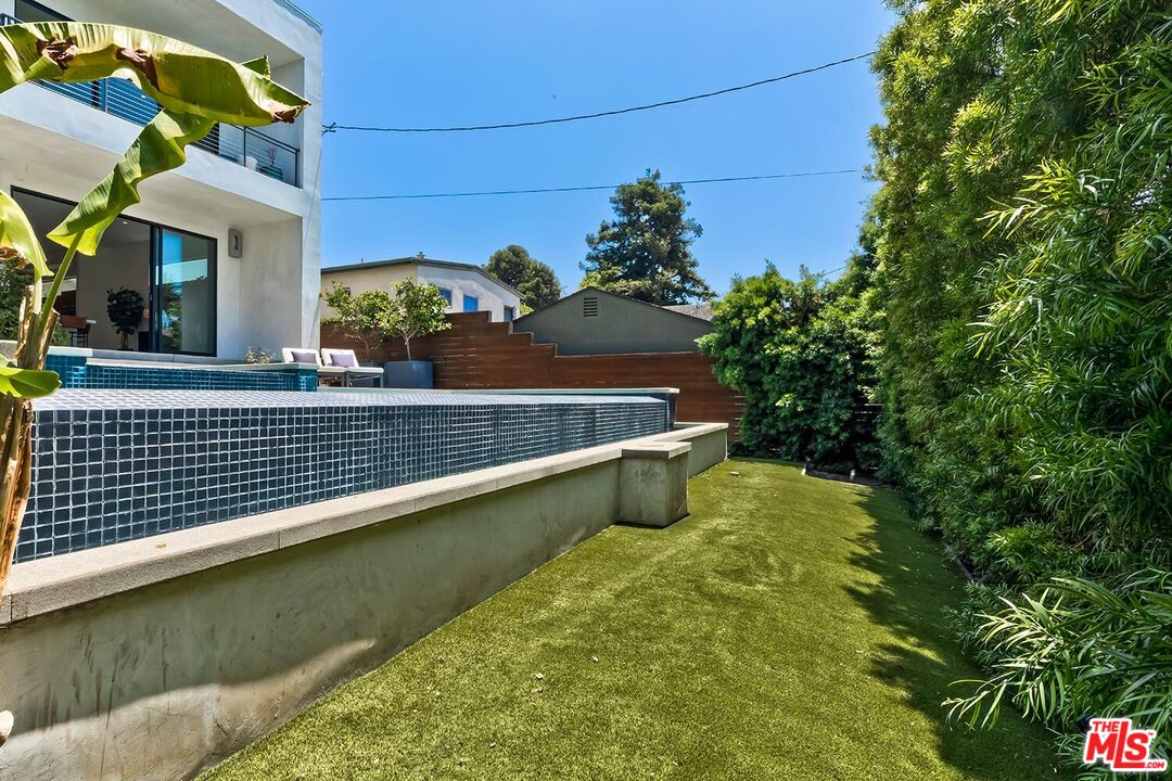 3571 Colonial Ave