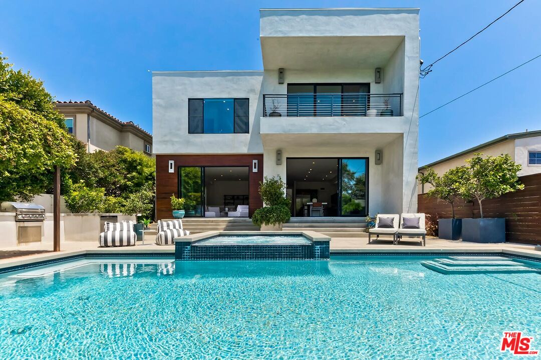 3571 Colonial Ave