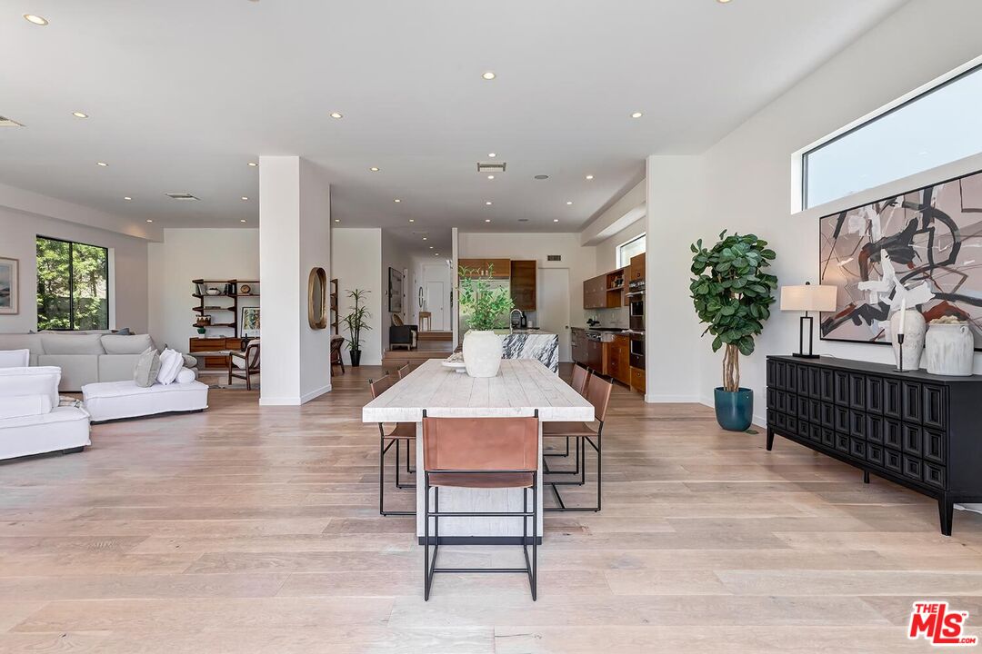 3571 Colonial Ave
