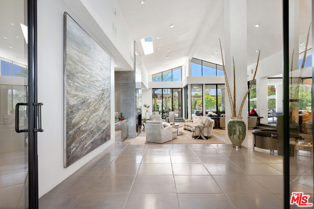 6 Rocky Ln