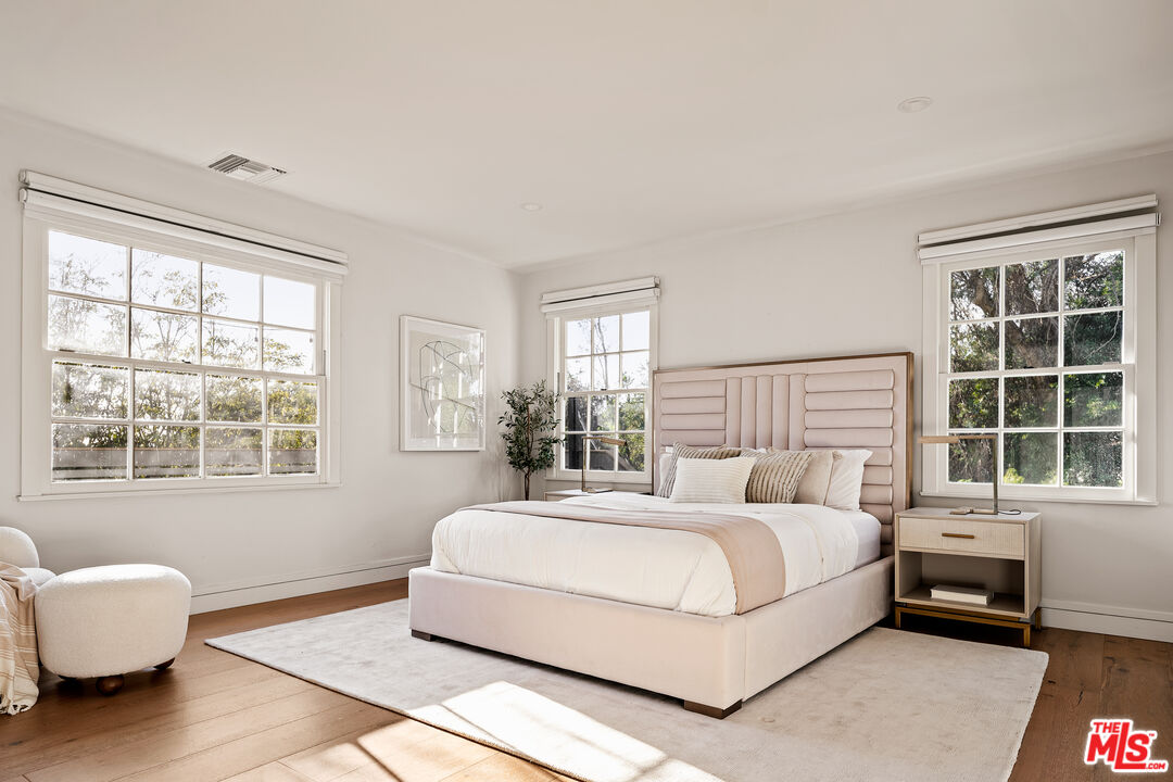12417 Mulholland Dr