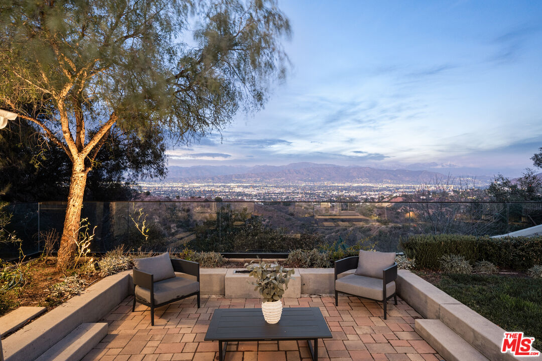12417 Mulholland Dr
