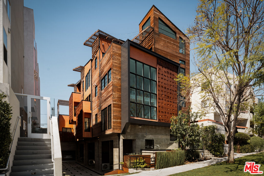 1033 N Vista St Unit: D