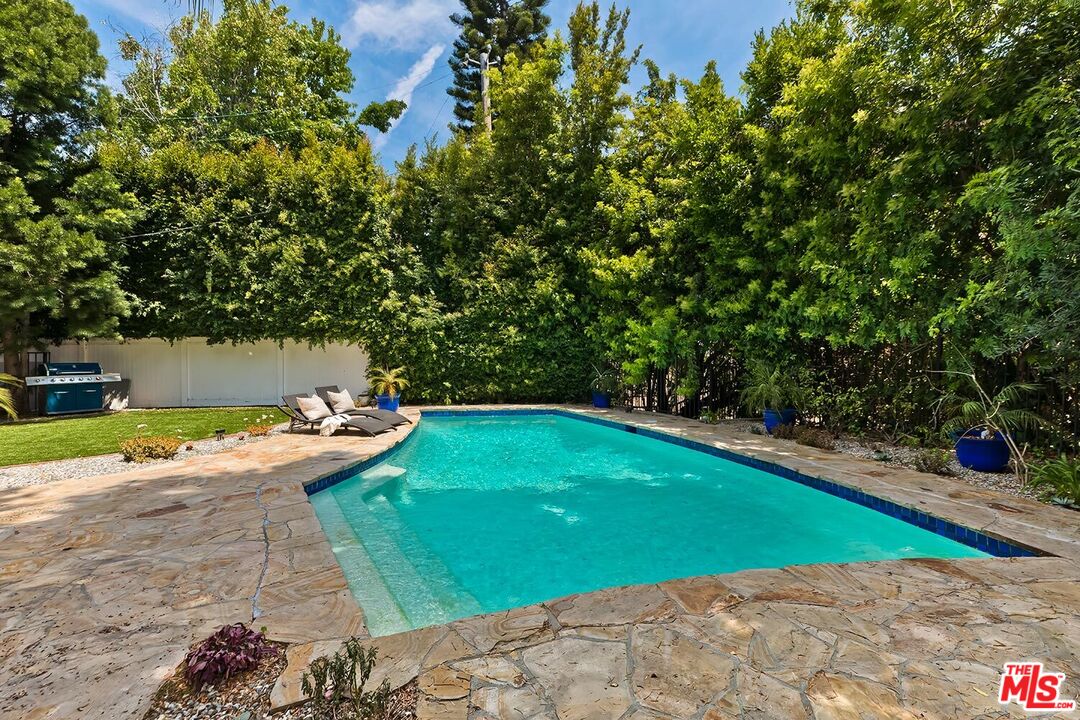 2700 Anchor Ave