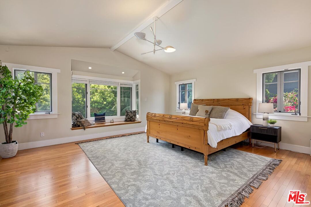 2700 Anchor Ave