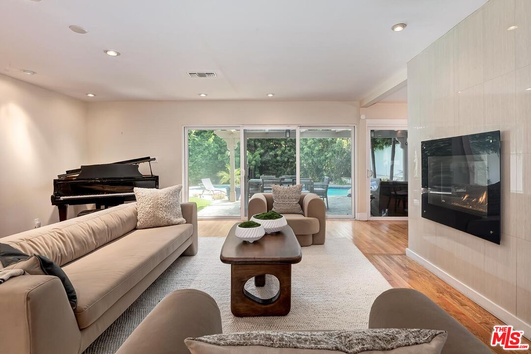 2700 Anchor Ave