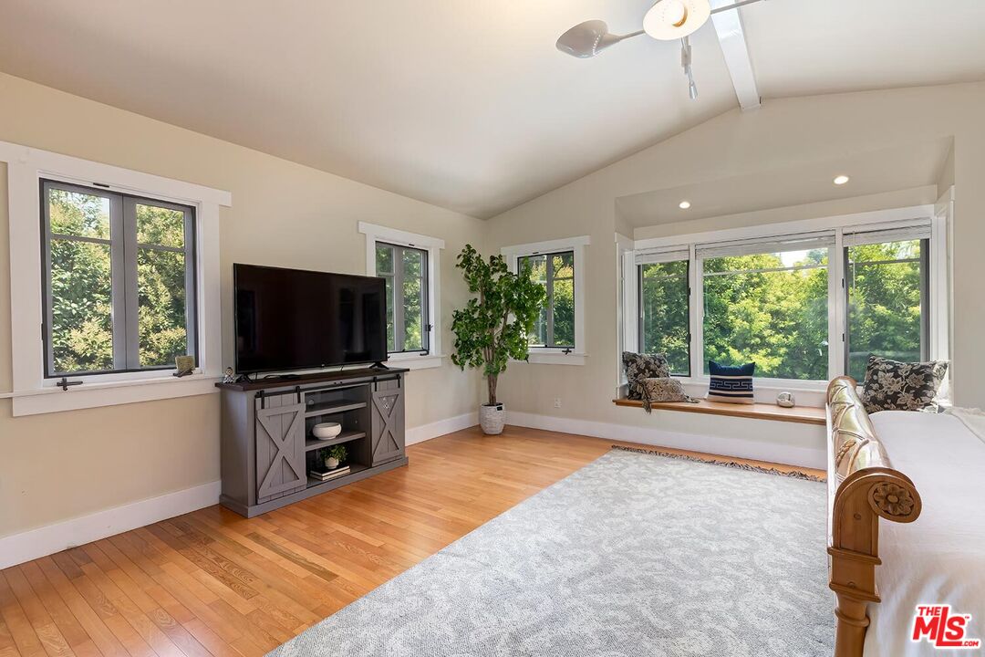 2700 Anchor Ave