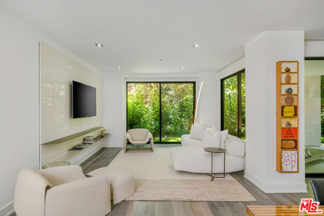 432 N Oakhurst Dr Unit: 101