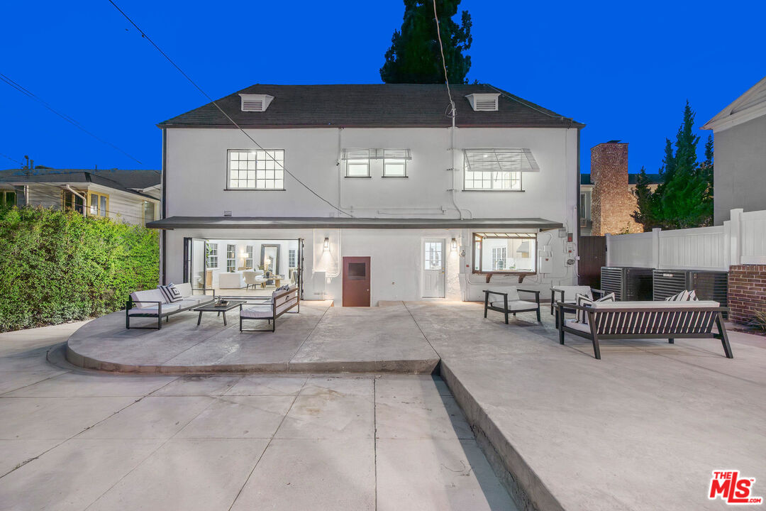 832 S Plymouth Blvd
