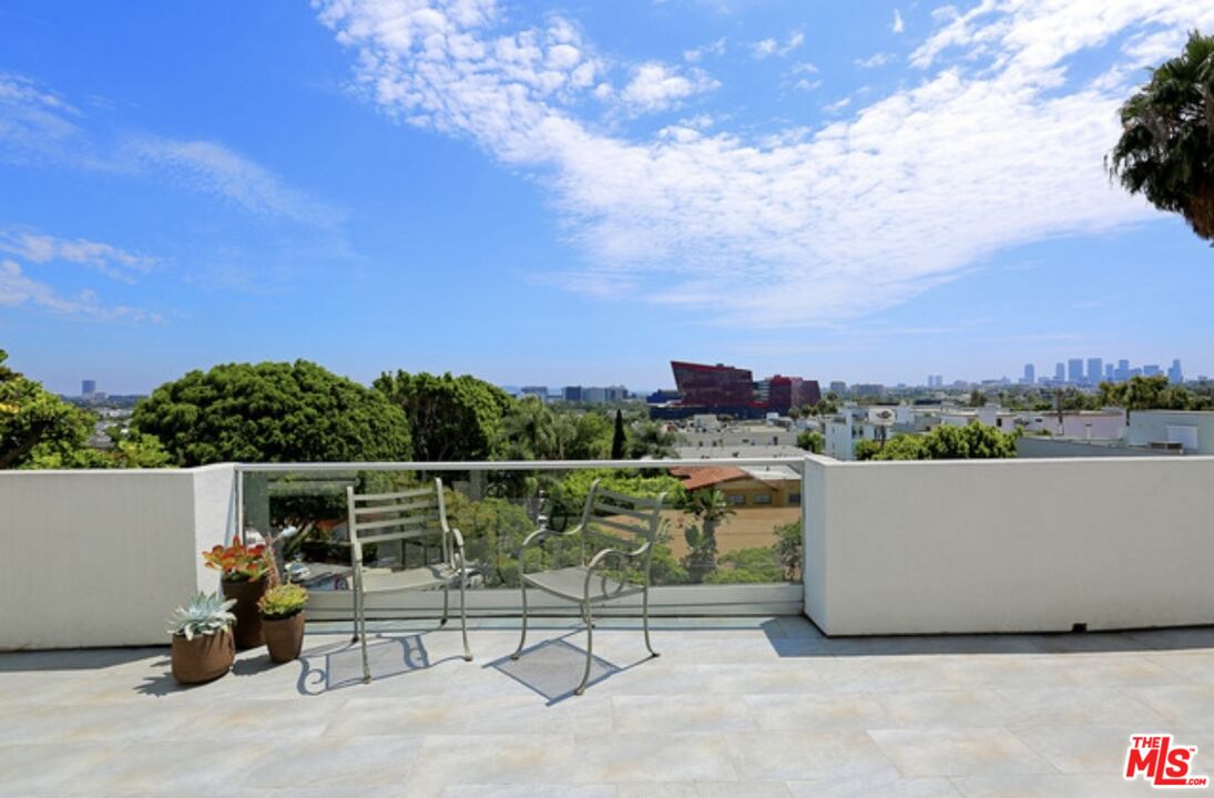 8703 W Knoll Dr Unit: 301