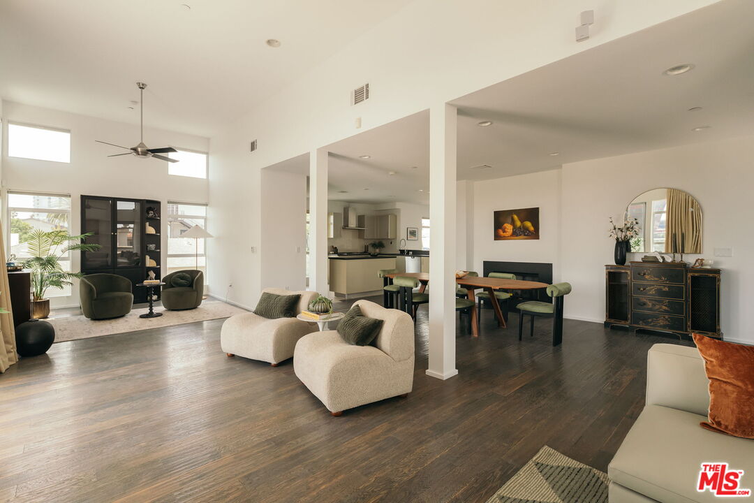 8703 W Knoll Dr Unit: 301