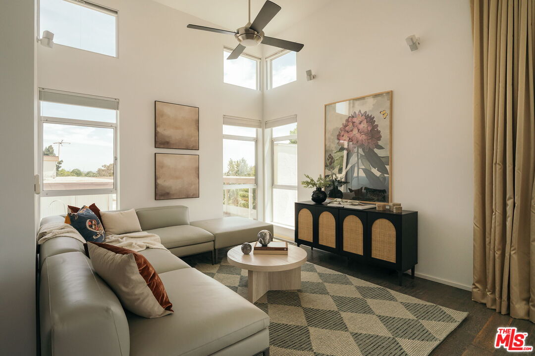 8703 W Knoll Dr Unit: 301