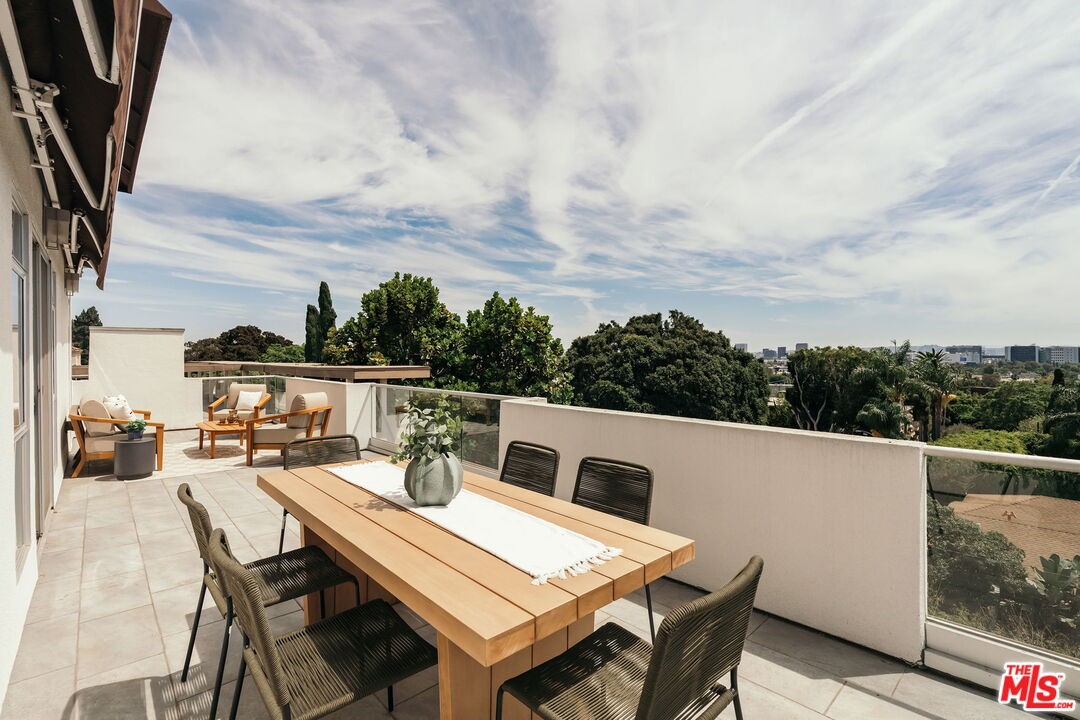 8703 W Knoll Dr Unit: 301