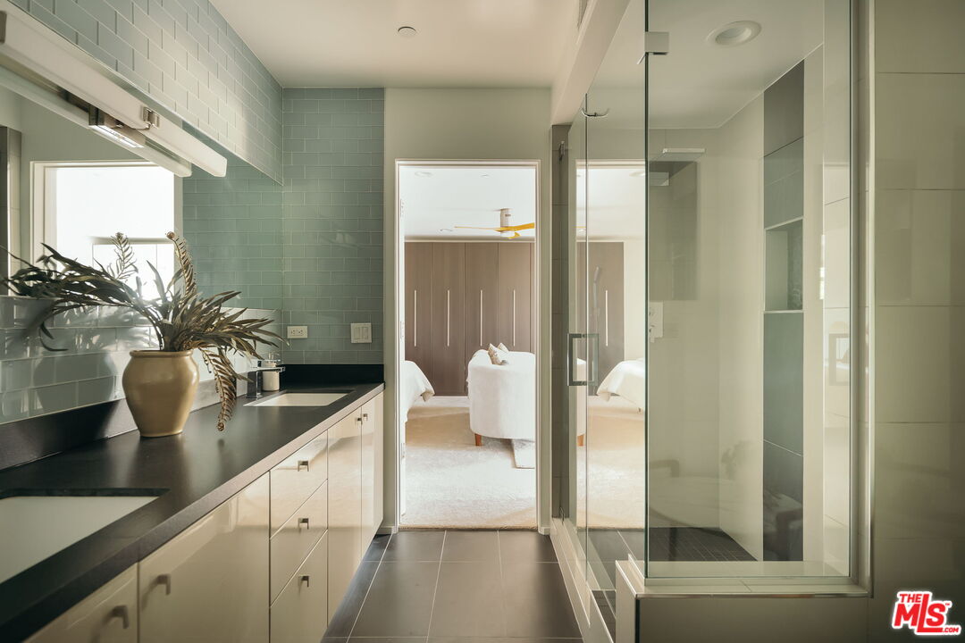 8703 W Knoll Dr Unit: 301