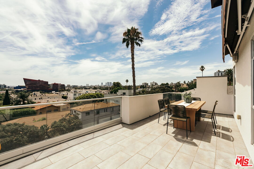 8703 W Knoll Dr Unit: 301