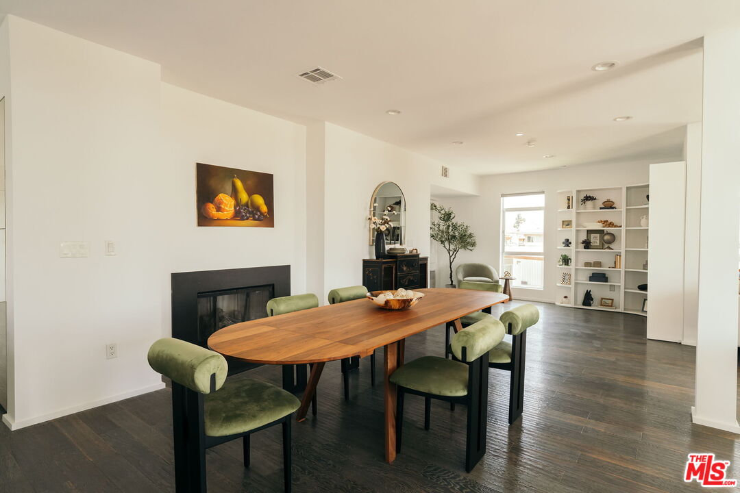 8703 W Knoll Dr Unit: 301
