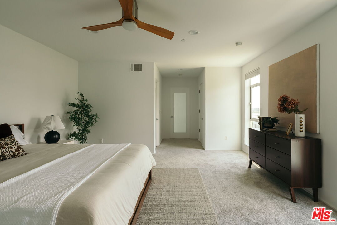 8703 W Knoll Dr Unit: 301
