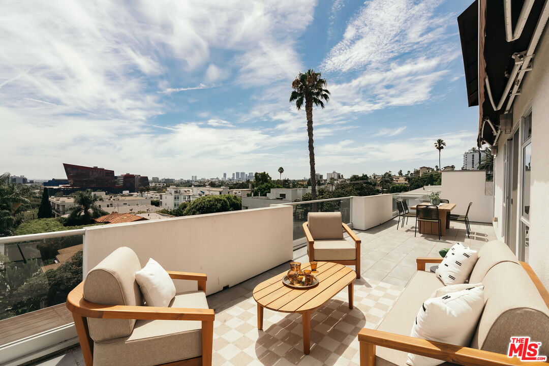 8703 W Knoll Dr Unit: 301