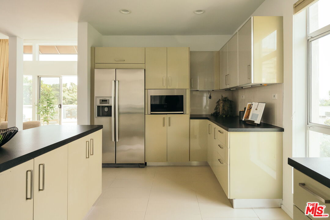 8703 W Knoll Dr Unit: 301