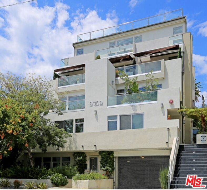 8703 W Knoll Dr Unit: 301