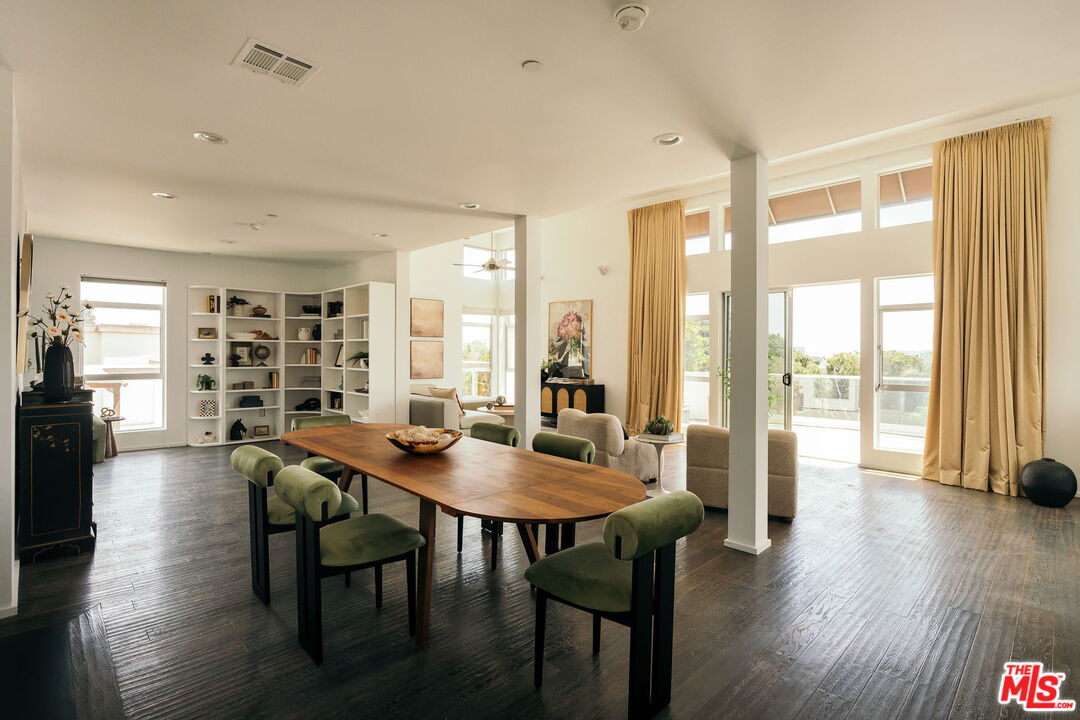 8703 W Knoll Dr Unit: 301