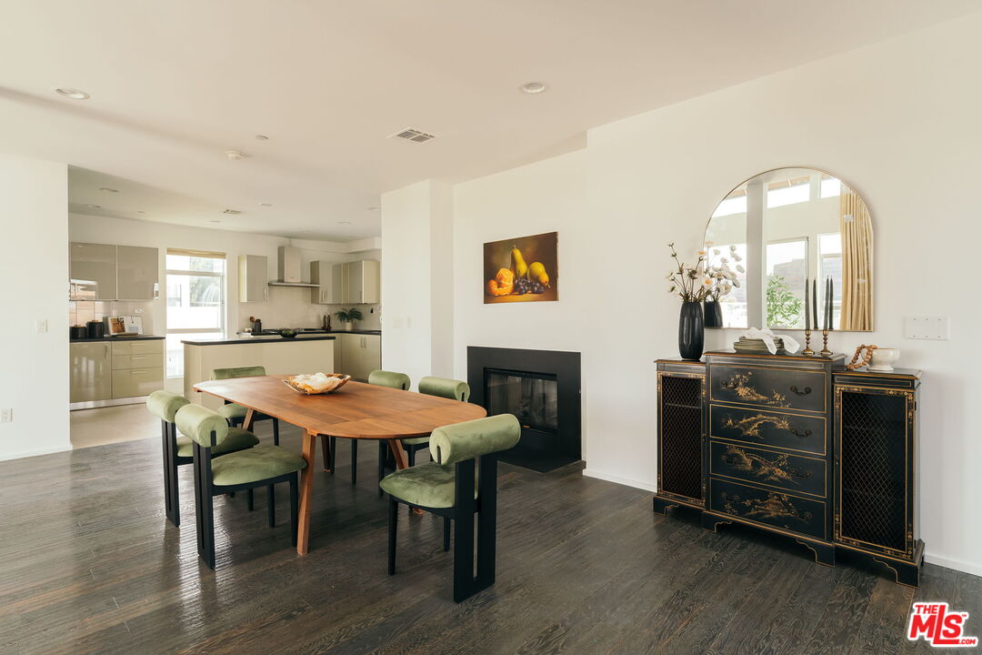 8703 W Knoll Dr Unit: 301