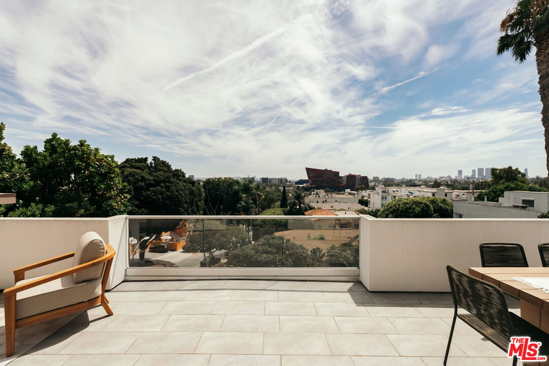 8703 W Knoll Dr Unit: 301