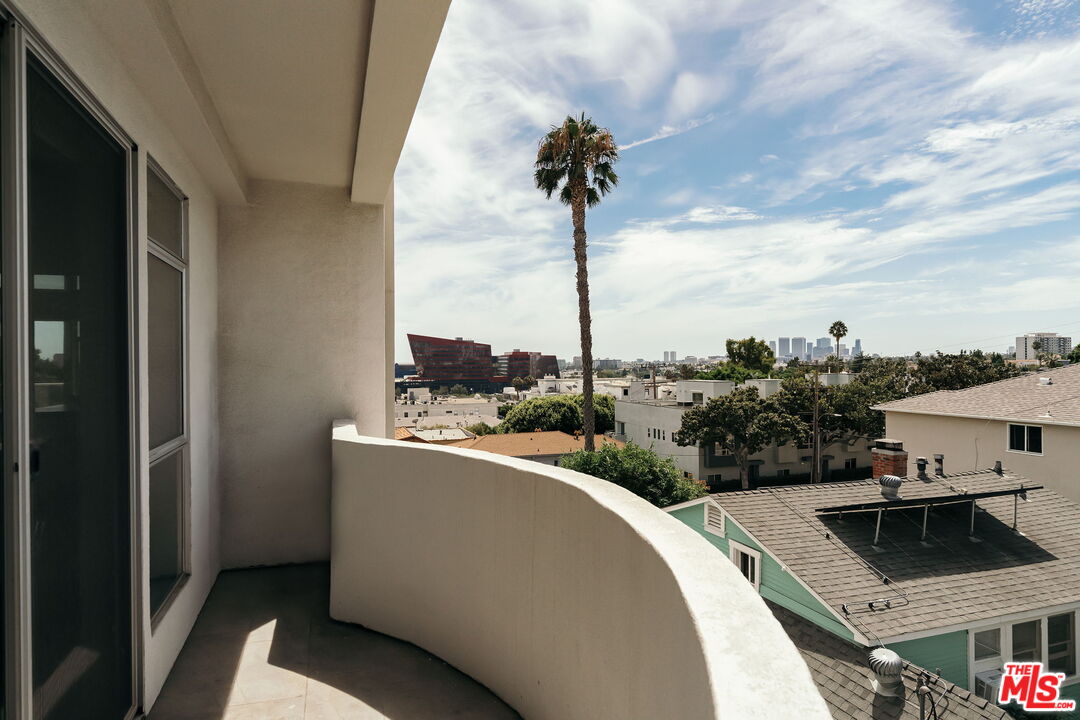 8703 W Knoll Dr Unit: 301