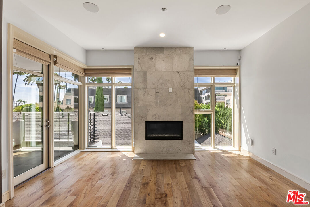 447 N Doheny Dr Unit: 302