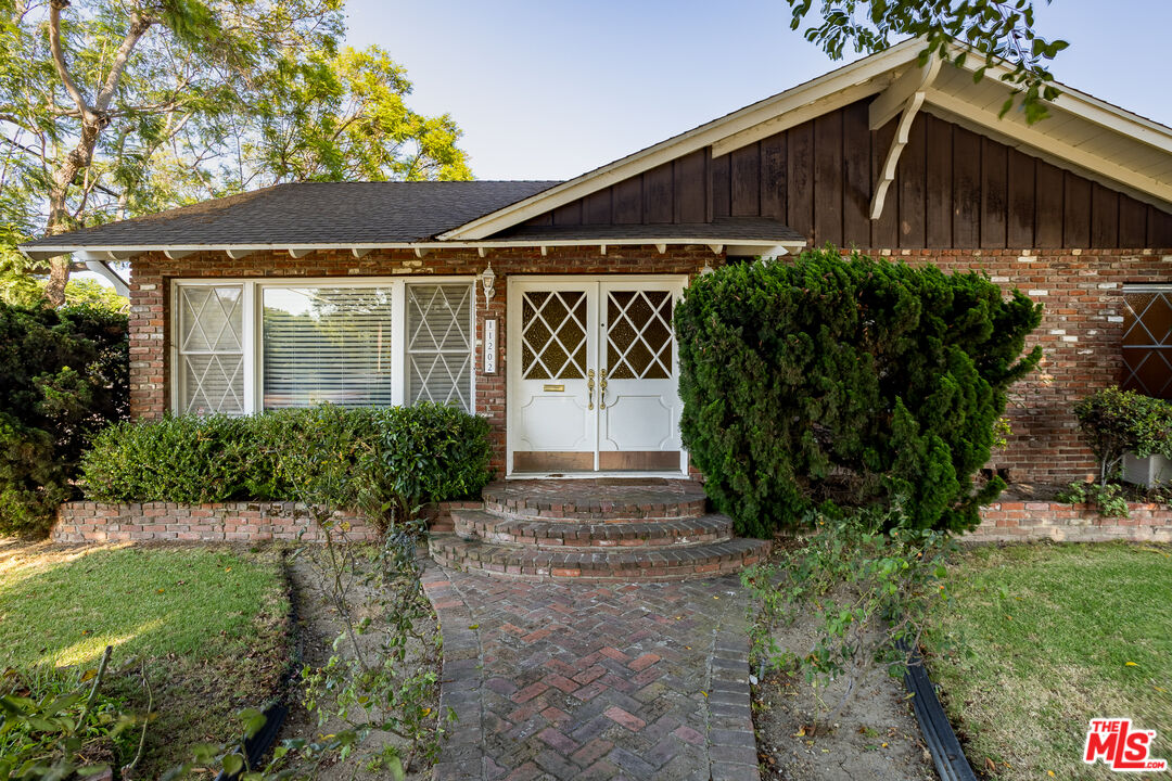 11202 Patom Dr