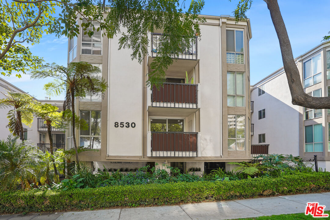 8530 Holloway Dr Unit: 215