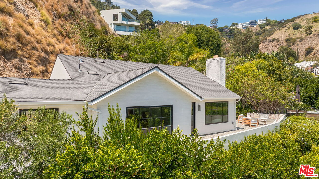 8353 Sunset View Dr