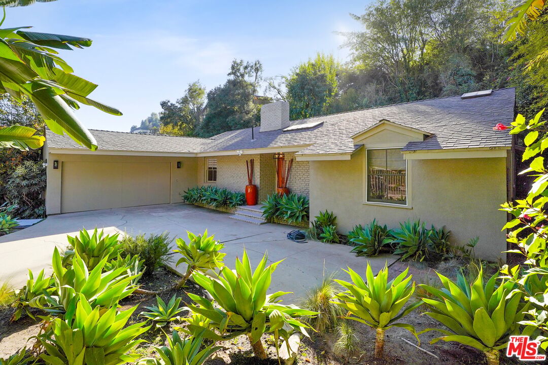 1323 Roscomare Rd