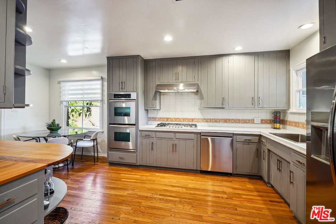 1323 Roscomare Rd