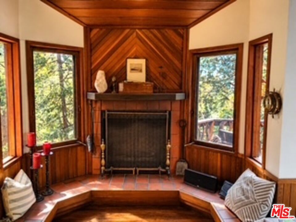 25033 Cascade Dr