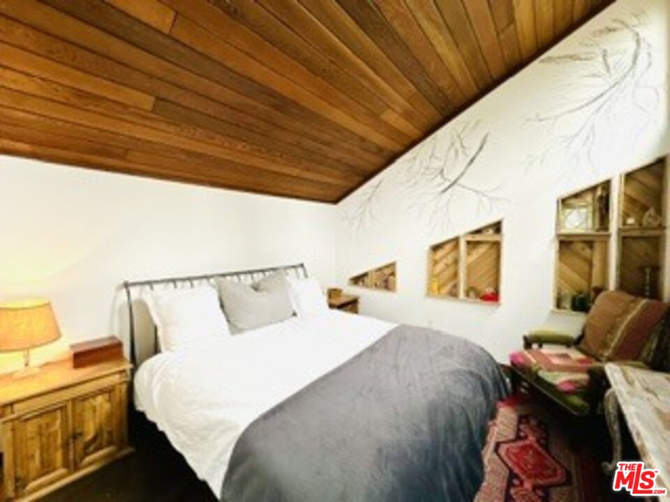 25033 Cascade Dr