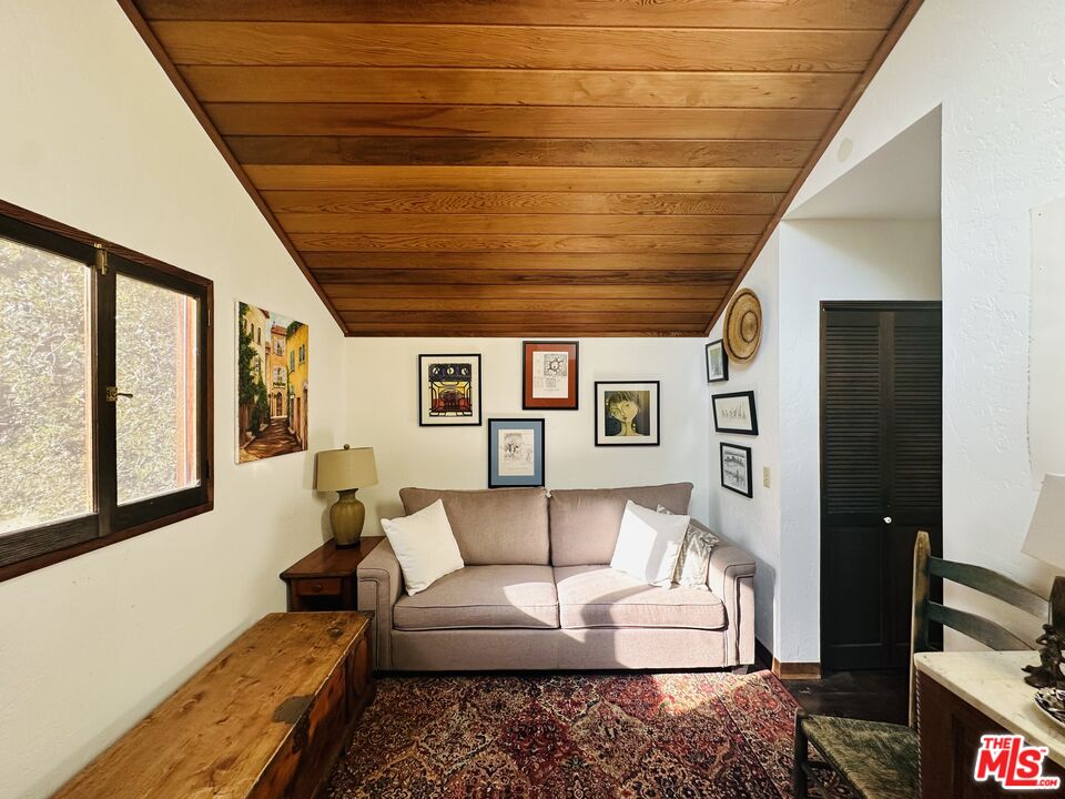 25033 Cascade Dr