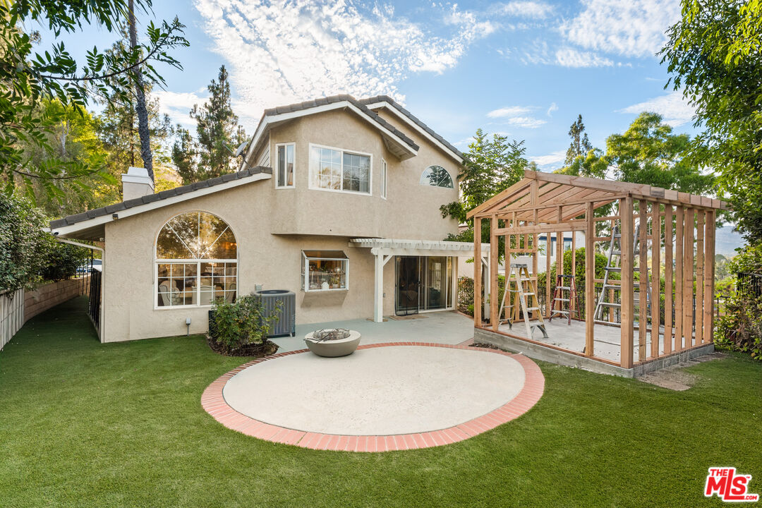 7282 Woodvale Ct